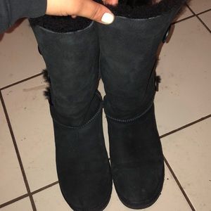 Black tall uggs